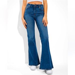 NWT! American Eagle Outfitters~Next Level Stretch Festival Flare Jeans. Size 6.